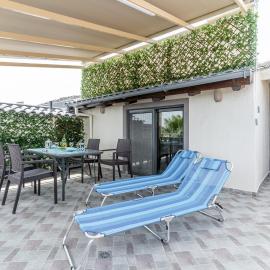 Four 4Season - Beach Access & Amazing View Retreat in Nea Makri, hotel a Vraná