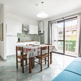 GuestHost - The travelling Suitcase, hotel Sanluriban