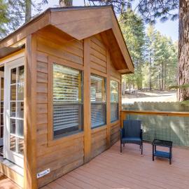Near Lake Almanor & Golf: Cozy Cabin!