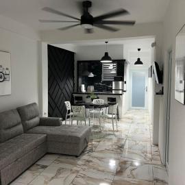 VSS Minimalista in Arecibo - Sleek and Serene Stay Near Beaches, hotel in Arecibo