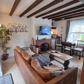 Sunny Hill Cottage Milford with fabulous views near Belper Duffield, hotell i Belper