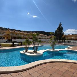Bungalow familiar con piscina y terraza en El Campello By Turihome