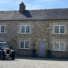 Stunning 4 Bed Near Alton Towers, Polar Bears, Peak District, hotel in Waterfall