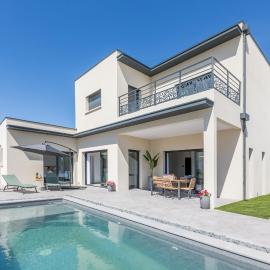 Villa Miray - Beach & Pool, hotel u gradu 'Sérignan'