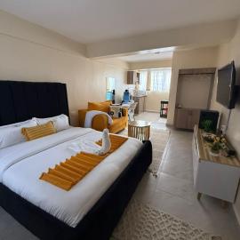 Staycation by Winnie-NAIPOSHA STUDIOS, hotel a Naivasha