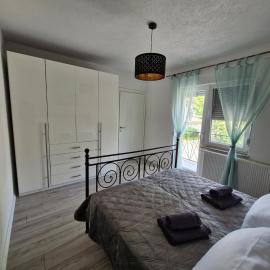 Vila Natasa Apartment 3 near Plitvice, hotel i Vrhovine