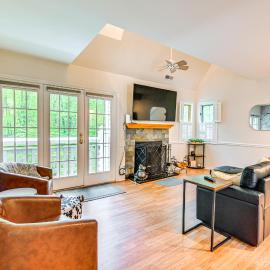 1 Mi to Mohegan Sun: Studio w/ Pool Access, khách sạn ở Norwich
