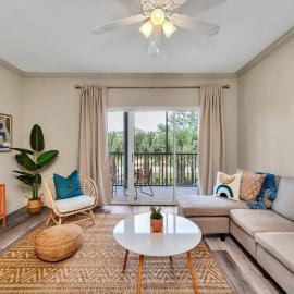 Bright 3BR Condo With Pool, Close to Disney!