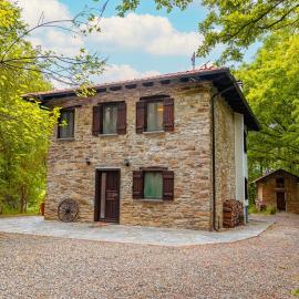 La Quiete del Pero Fiorito Villa in the Langhe