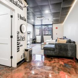New Loft 3 min to Childrens Hospital Sleeps 4