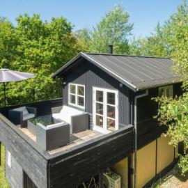 6 person holiday home in Grenaa，格雷諾的飯店