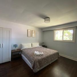Yonge and Finch Subway !O Cozy & Modern Private Bdr with Private Half Bathroom, khách sạn ở Toronto