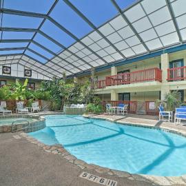 Walk to Padre Beach: Studio w/ Hot Tub Access