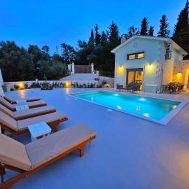 Armonia View Villa, Hotel in Kariotes