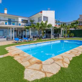 Beach Front Home In Malgrat De Mar, hotel a Malgrat de Mar