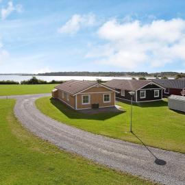 6 person holiday home on a holiday park in Gråsten, khách sạn ở Gråsten