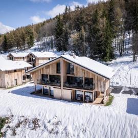 Chalet neuf à La Plagne, accès direct aux pistes, sauna, parking, 5 chambres - FR-1-755-39 – hotel w mieście Montalbert