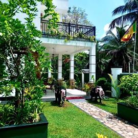 Sri White Villa Airport Boutique Hotel