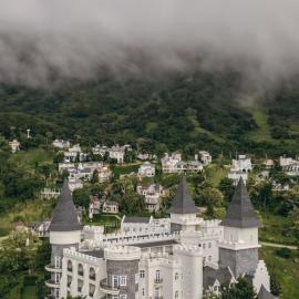 THE CASTELL CONDOMINIUM KHAOKHO BY Veerayut, hotel in Campson