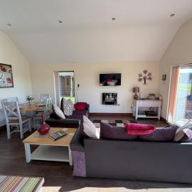 Poppy Lodge-Tranquil-Fishing-Hot Tub-7m to Beach، فندق في Garton