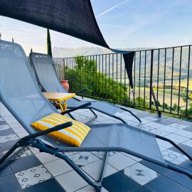 Maison avec toit terrasse dans le vieux Mirabel, hotel v destinácii Mirabel-et-Blacons