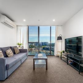 Phillip में, होटल Luxury Living and Pool Views in the Heart of Woden - Hosted by Canstay