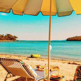 Sunset Beach Villa - Beach front home situated on the Huon River - Sleeps 8