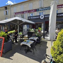 Hôtel-Restaurant Le Blueberry, hotel v mestu Malaucène
