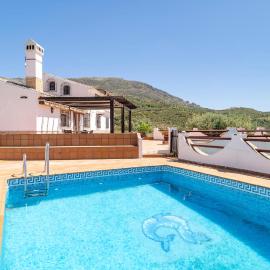 Stunning Home In Periana