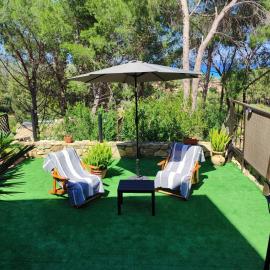 Blue House, Hotel in Cala Sinzias
