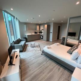 Cosy Studio with private entrance & Parking, hotel a Bracknell
