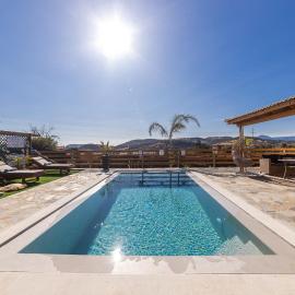 RELAXING POOL HOUSE IN LAGONISI 1