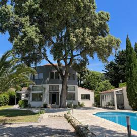 Villa bourgeoise avec piscine et salle de sport, hotel u gradu Kastris