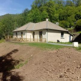 maison individuelle, Hotel in Laveissière