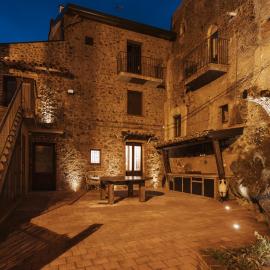 CONVIVIUM - Suites Apartments、ランダッツォのホテル