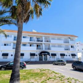 Hotel Bari, ξενοδοχείο σε Conil de la Frontera