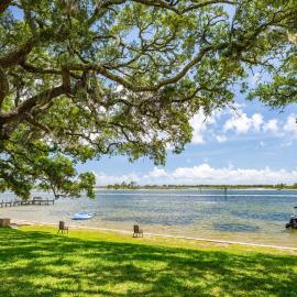 Calm Waterside Condo - Views, Pool & Family Fun, hotel in Mary Esther