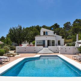 Villa La Golondrina by Marhen Homes