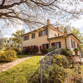 Bio Agriturismo I Lapi，Catabbio的飯店