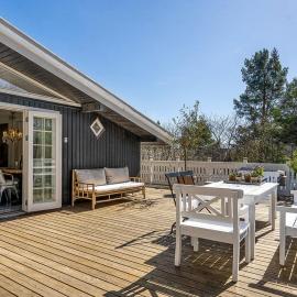 Fairy Tale Home In French Style For Family, hotelli kohteessa Hornbæk