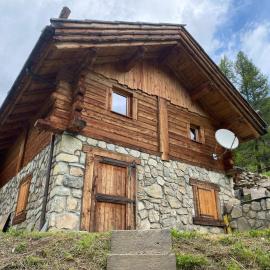 Chalet Alpage aux portes du Queyras, hotel in Guillestre