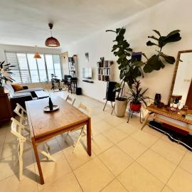 Lovely & comfi 90m Apartment in City Center，里雄萊薩耶的飯店