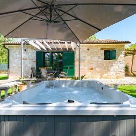Casa Toni with Whirpool In Kastelir, Istria, hotel v destinaci (( Legovići ))