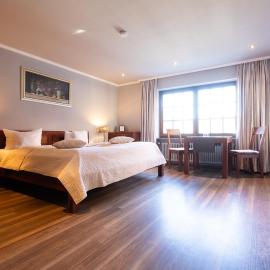 Appartements by Romantik Hotel zur Sonne, hotel v destinácii Badenweiler