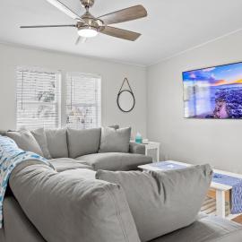 Near Beach Hot Tub Pet-Friendly