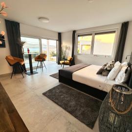 Romantic coastal apartment with sea views - Studio 2