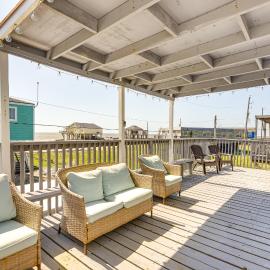 Walk to Beach: Family Getaway By San Luis Pass!, hotel in Red Fish Cove