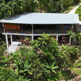 La Casa De Los Sueños Colombia Hostel Campestre de Bienestar meditación naturaleza, hotelli kohteessa Ibagué