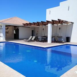 Casita con casa club