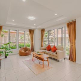 บ้านทะเลสำราญ by May